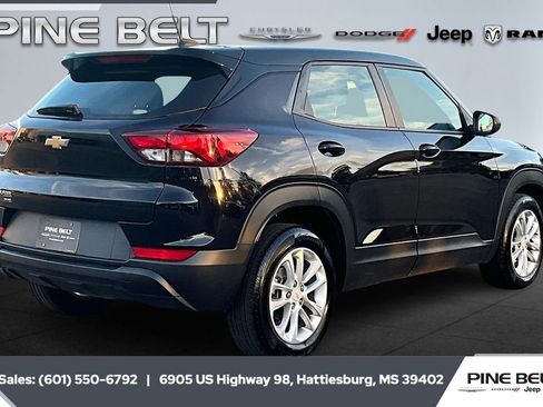 Used 2024 Chevrolet TrailBlazer LS image 11
