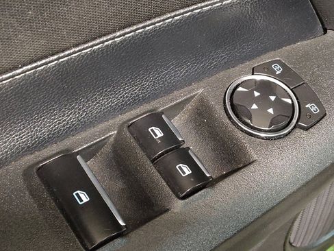 Used 2019 Ford Mustang Convertible RWD image 27