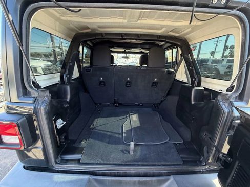 Used 2018 Jeep Wrangler Unlimited Sport image 11