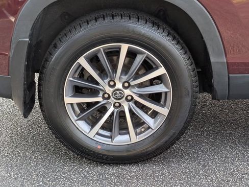 Used 2019 Toyota Highlander XLE AWD/4WD image 10