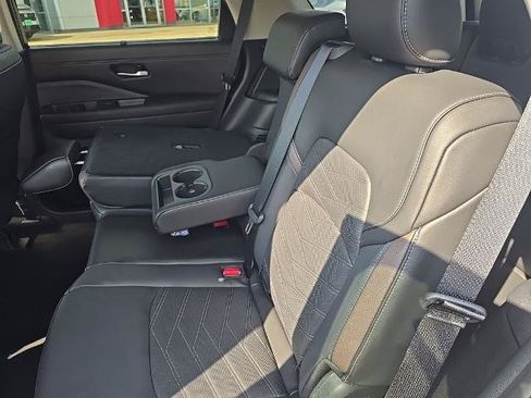 Certified 2025 Nissan Pathfinder Platinum w/ Cargo Package FWD image 10