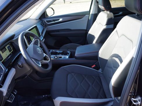 Used 2024 Volkswagen Atlas Peak Edition SEL AWD/4WD image 16