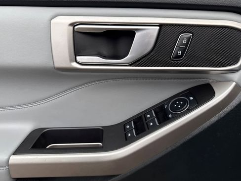 Used 2023 Ford Explorer XLT w/ Equipment Group 202A image 11