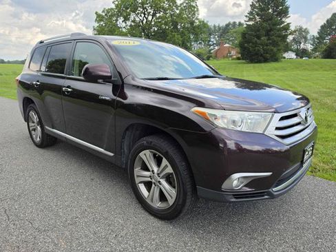 Used 2011 Toyota Highlander Limited w/ Tow Pkg AWD/4WD image 4