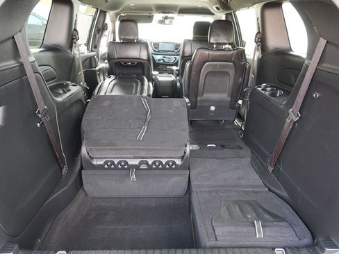 Used 2025 Chrysler Pacifica Select FWD image 24