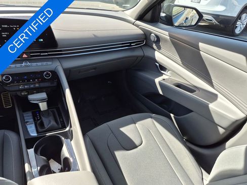 Used 2025 Hyundai Elantra SEL image 26