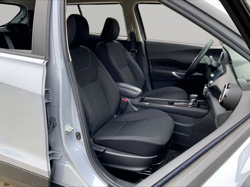Used 2023 Nissan Kicks SV FWD image 9