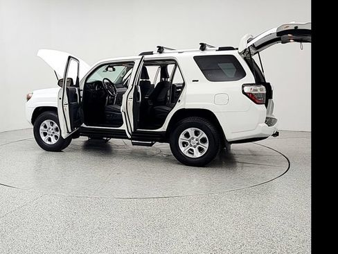 Used 2021 Toyota 4Runner SR5 Premium w/ Moonroof Package AWD/4WD image 12