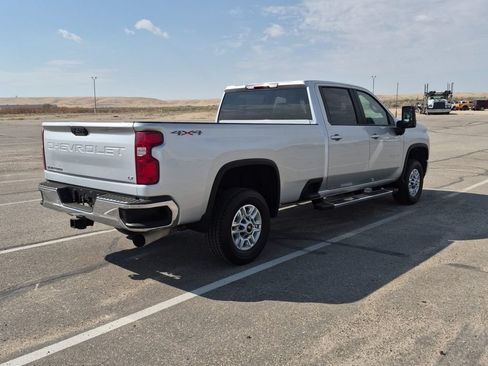 Used 2022 Chevrolet Silverado 2500 LT w/ Convenience Package AWD/4WD image 4
