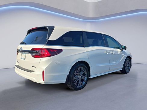New 2026 Honda Odyssey Touring image 6