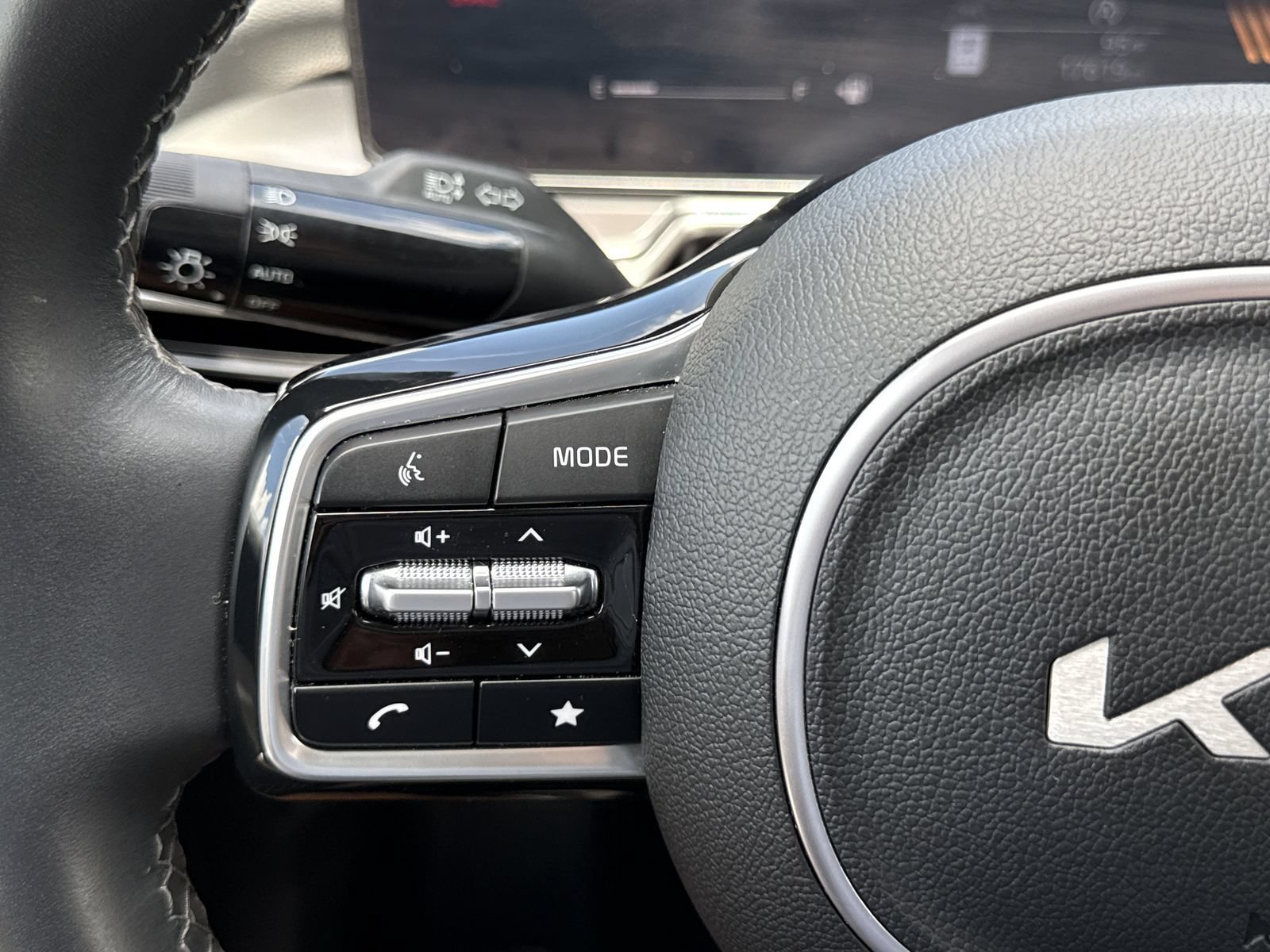 Used 2024 Kia Sorento S FWD image 23