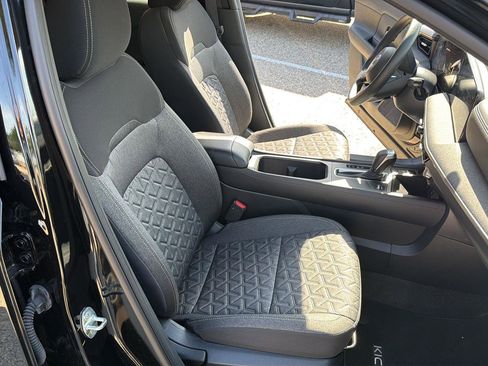 Used 2025 Nissan Kicks SV FWD image 15