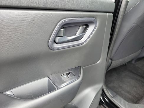 Used 2024 Nissan Rogue S AWD/4WD image 13