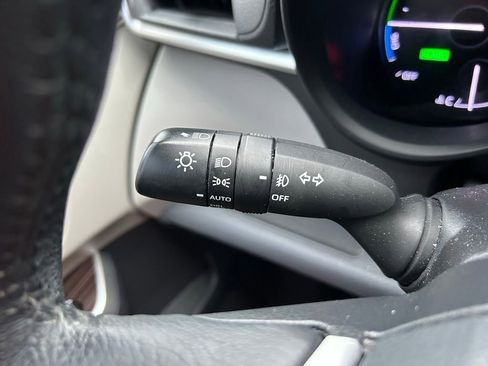 Used 2021 Toyota Sienna XLE w/ XLE Plus Package FWD image 23