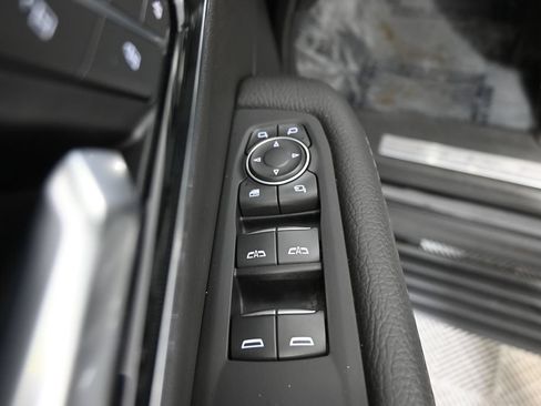 Used 2025 GMC Yukon Denali w/ Sun & Power Step Package AWD/4WD image 20