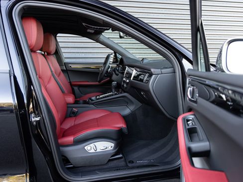 New 2025 Porsche Macan Turbo image 33