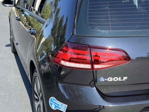 Used 2018 Volkswagen e-Golf SE w/ DC Fast Charging Package image 60