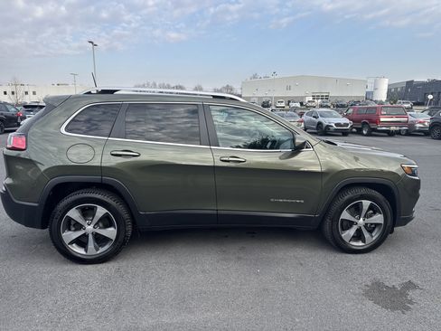 Used 2019 Jeep Cherokee Limited image 9