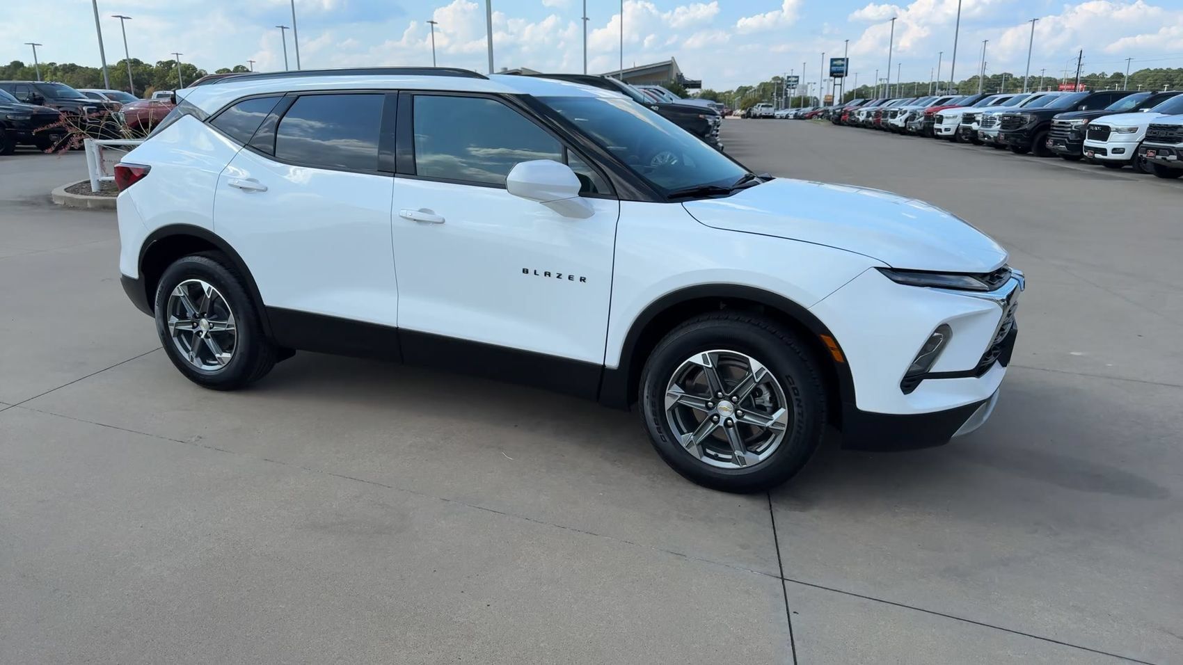 Used 2024 Chevrolet Blazer LT w/ Convenience Package FWD image 2