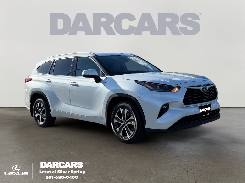 Used 2022 Toyota Highlander XLE AWD/4WD image 1