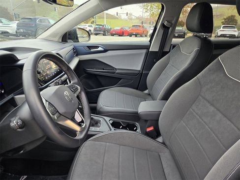 Used 2024 Volkswagen Taos SE image 26