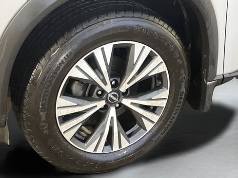 Used 2022 Nissan Rogue SV image 9