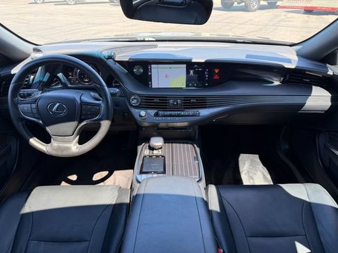Used 2018 Lexus LS 500 w/ Accessory Package (Z2) RWD image 17