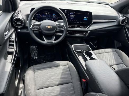 Used 2025 Chevrolet Equinox LT FWD image 18