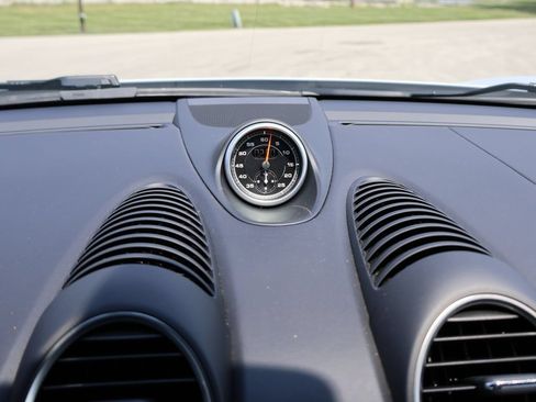Used 2024 Porsche 718 Cayman RWD image 18
