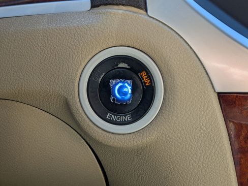 Used 2011 Chrysler 300 C image 21