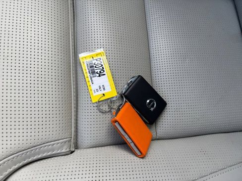 Used 2023 Volvo XC90 B6 Ultimate w/ Protection Package image 23