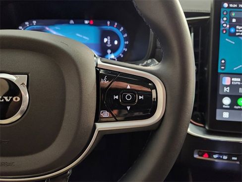 Used 2025 Volvo XC90 B5 Plus image 28