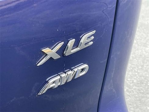 Used 2024 Toyota Corolla Cross XLE image 8