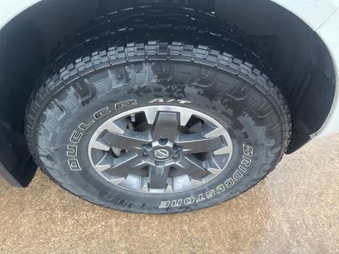 Used 2015 Nissan Frontier PRO-4X w/ Pro-4x Luxury Package AWD/4WD image 12
