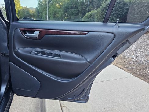 Used 2005 Volvo S60 2.5T image 24