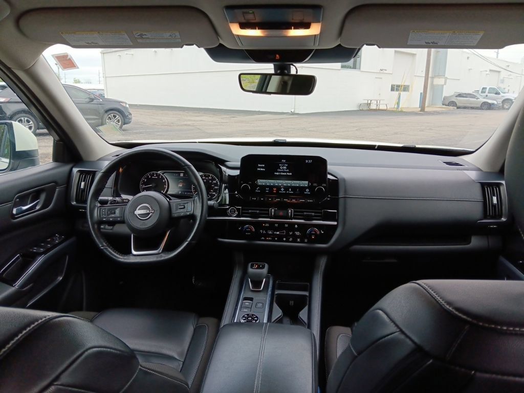 Used 2023 Nissan Pathfinder SL AWD/4WD image 37