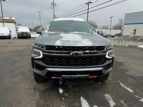 Used 2022 Chevrolet Tahoe Z71 w/ Luxury Package image 3
