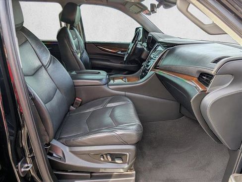 Used 2020 Cadillac Escalade Premium Luxury w/ Escalade Sport Edition image 22