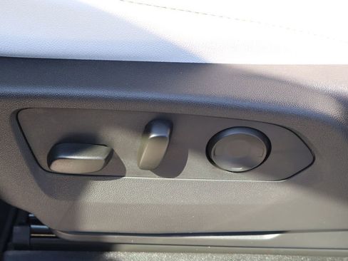 New 2025 Chevrolet Suburban Premier image 18