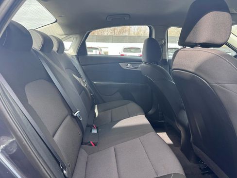 Used 2023 Kia Forte LX image 11