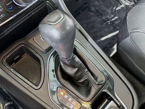Used 2019 Jeep Cherokee Limited FWD image 30