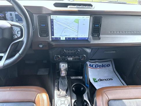 Used 2022 Ford Bronco Outer Banks AWD/4WD image 13