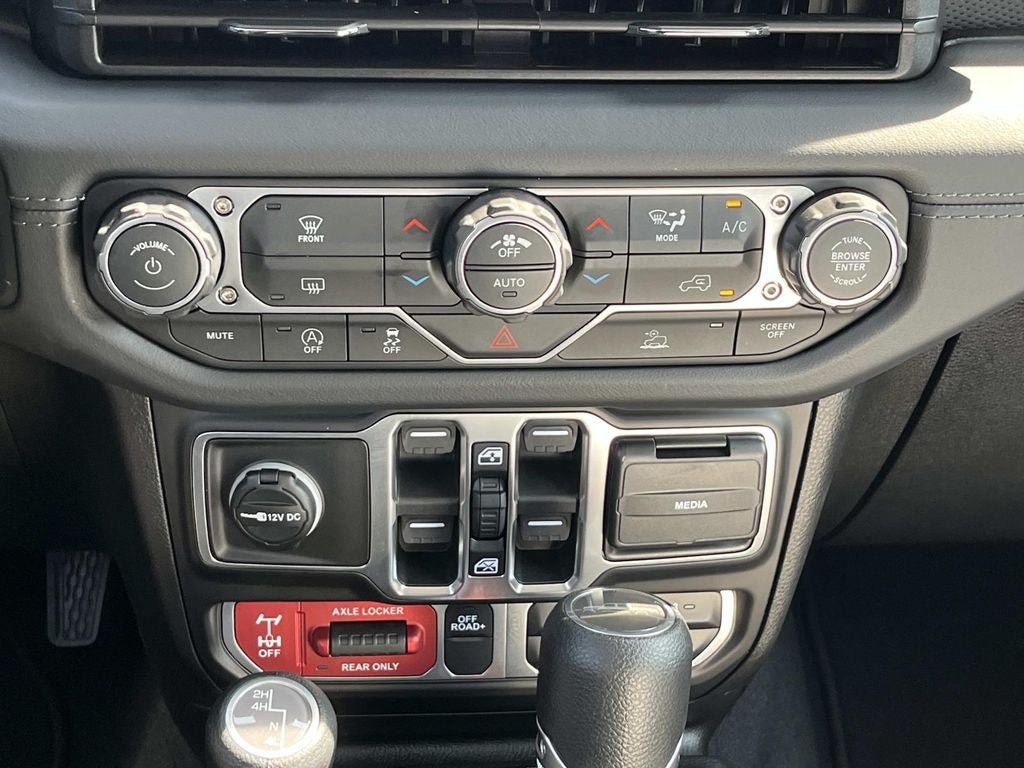 Used 2026 Jeep Gladiator Mojave AWD/4WD image 14