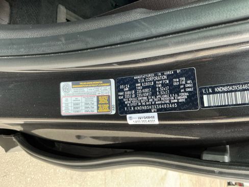 Used 2025 Kia Carnival LX image 27