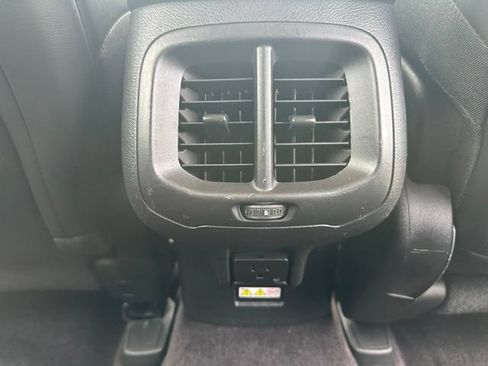 Used 2018 Jeep Cherokee Limited AWD/4WD image 23