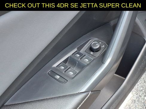 Used 2025 Volkswagen Jetta SE FWD image 13