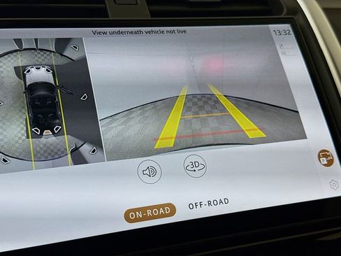 New 2026 Land Rover Discovery Dynamic SE image 17