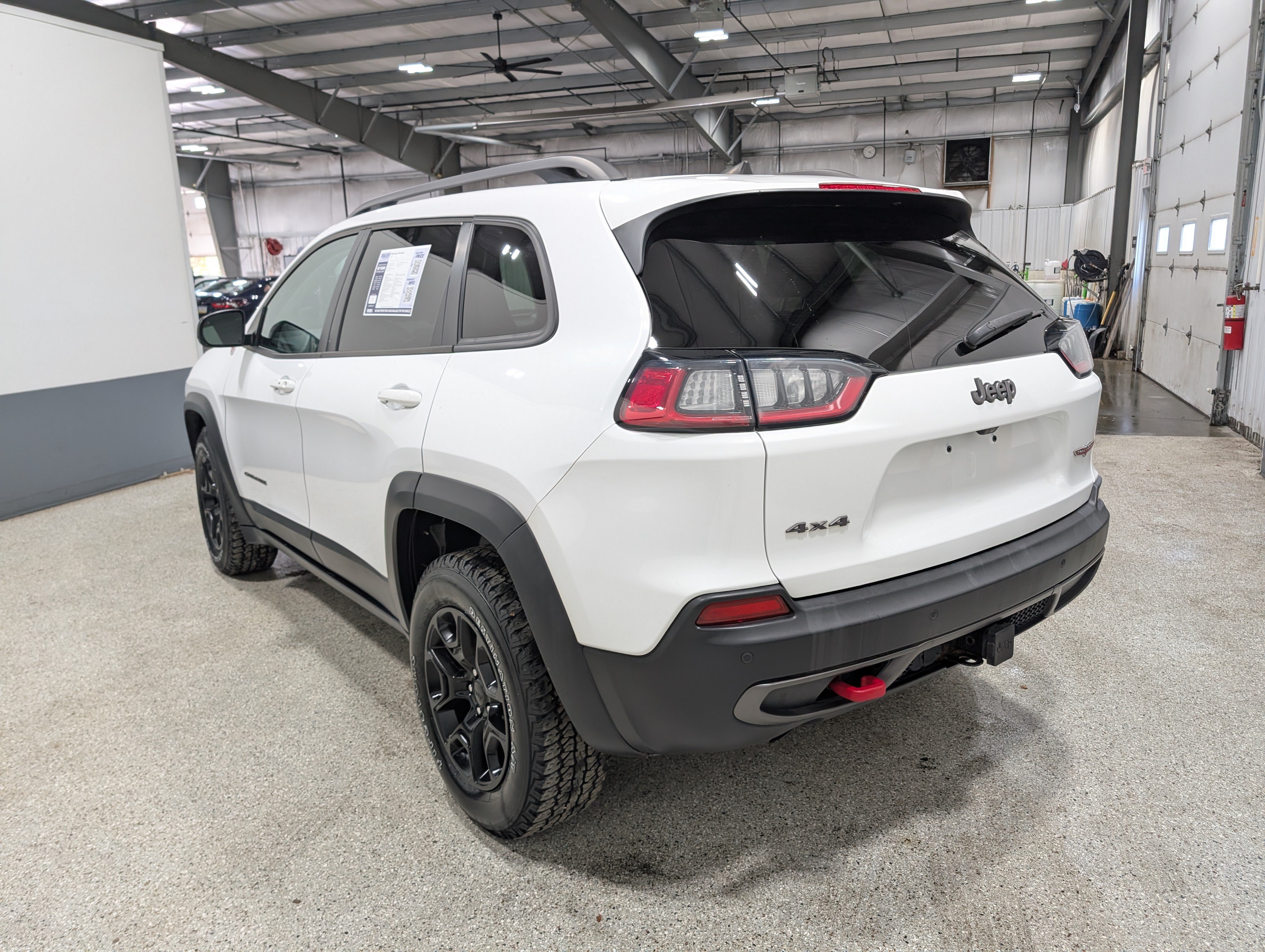 Used 2020 Jeep Cherokee Trailhawk w/ Comfort/Convenience Group AWD/4WD image 6
