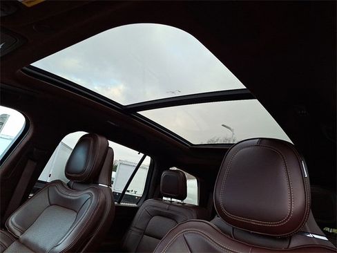 Used 2022 Lincoln Aviator Black Label w/ Class IV Trailer Tow Package image 14