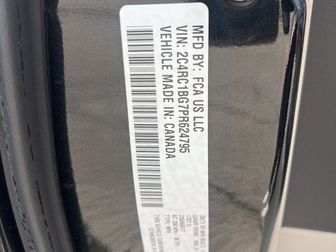 Used 2023 Chrysler Pacifica Touring-L image 25